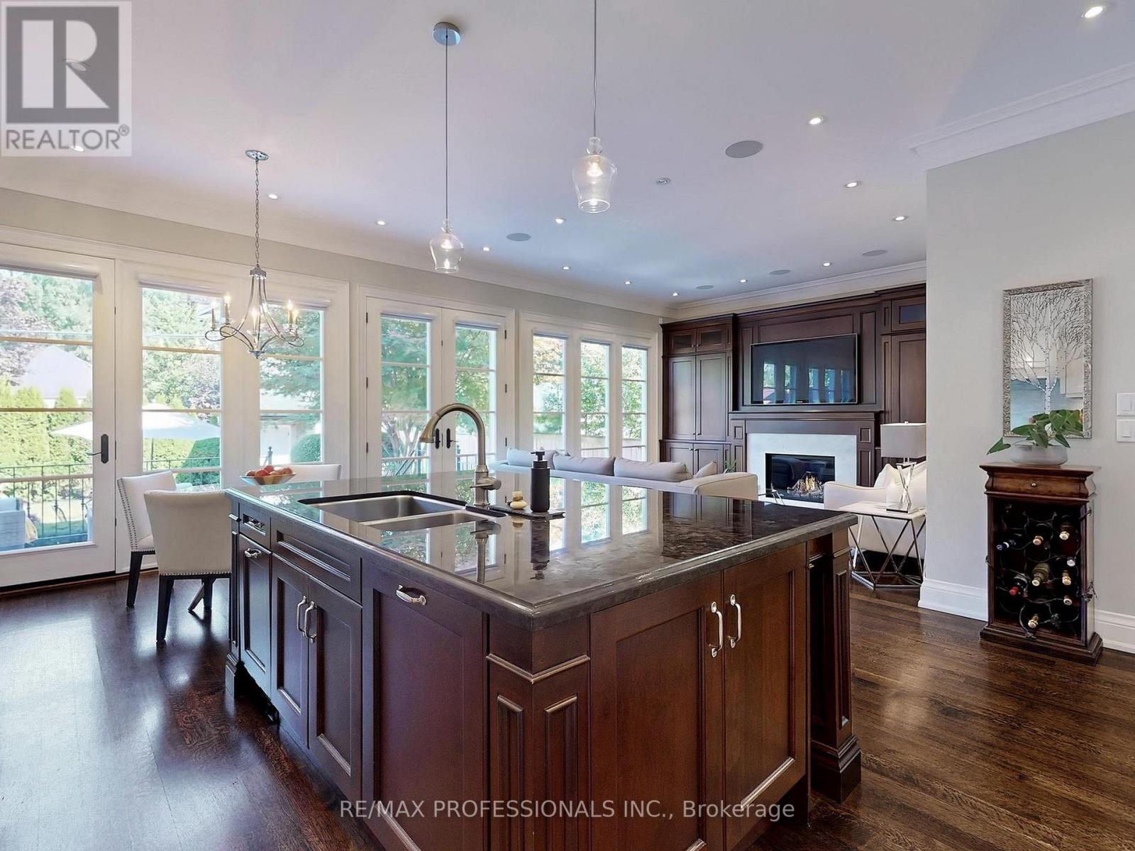 25 Humbervale Boulevard, Toronto, Ontario  M8Y 3P3 - Photo 14 - W12397132