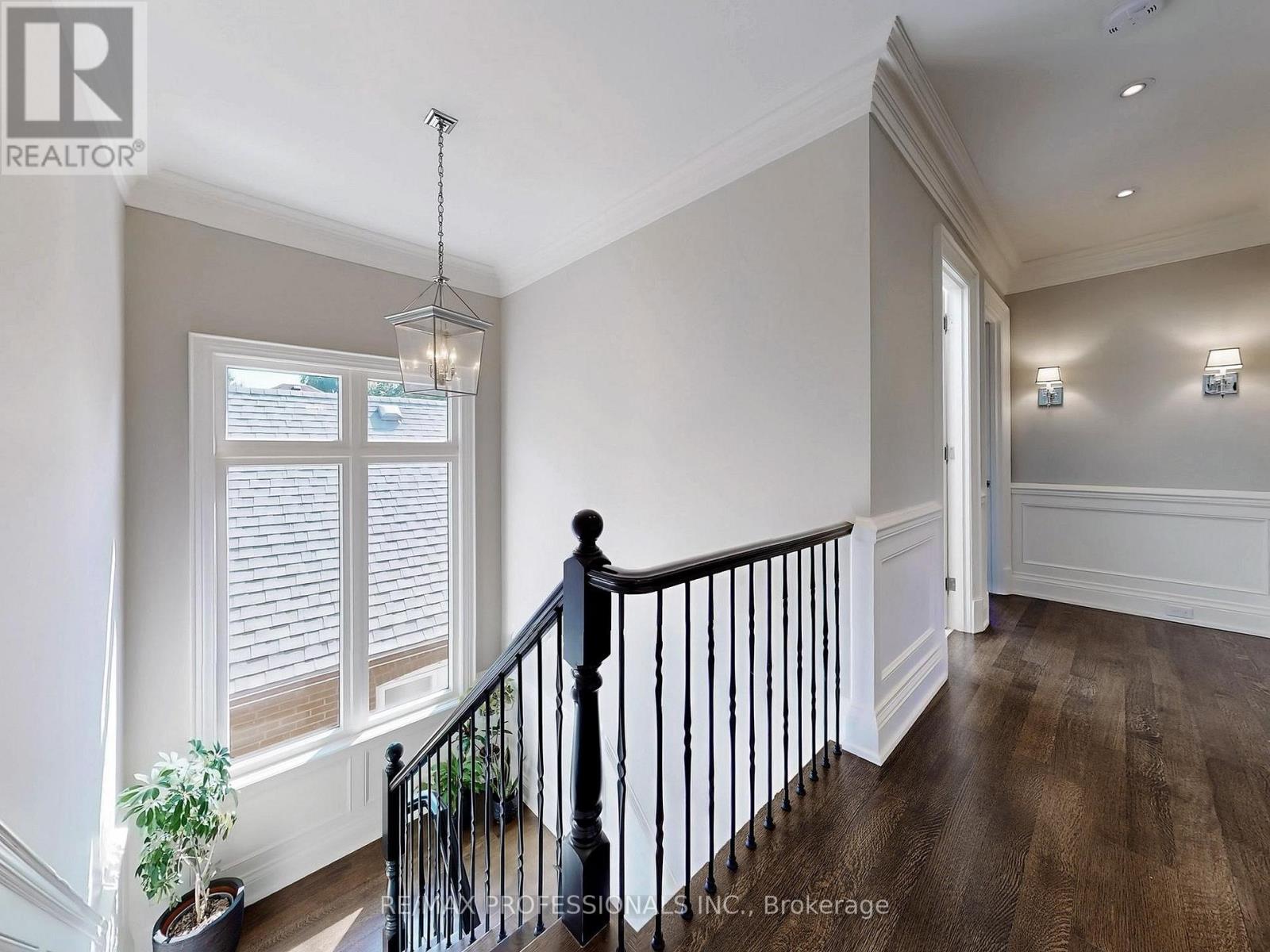 25 Humbervale Boulevard, Toronto, Ontario  M8Y 3P3 - Photo 18 - W12397132