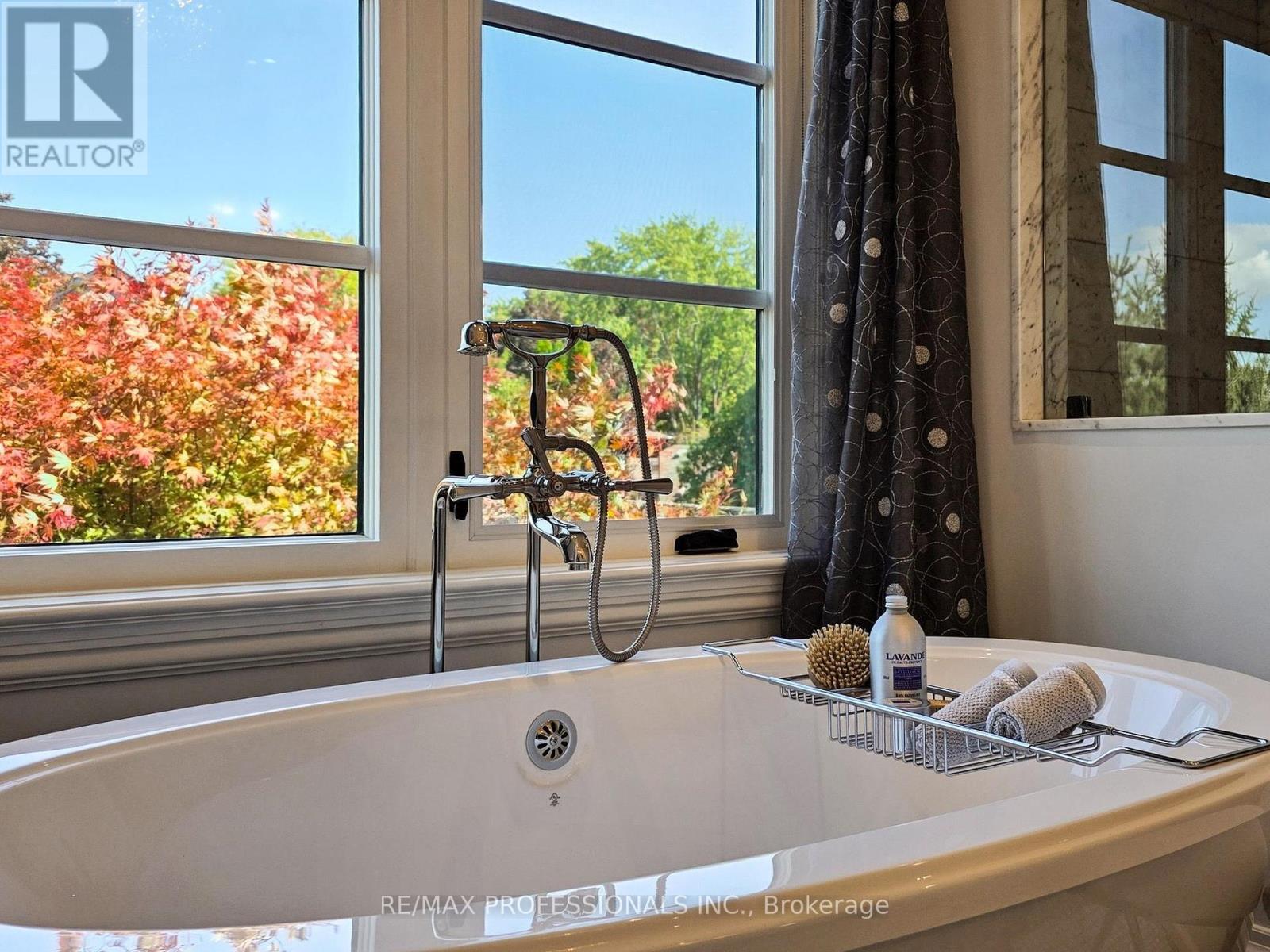 25 Humbervale Boulevard, Toronto, Ontario  M8Y 3P3 - Photo 24 - W12397132