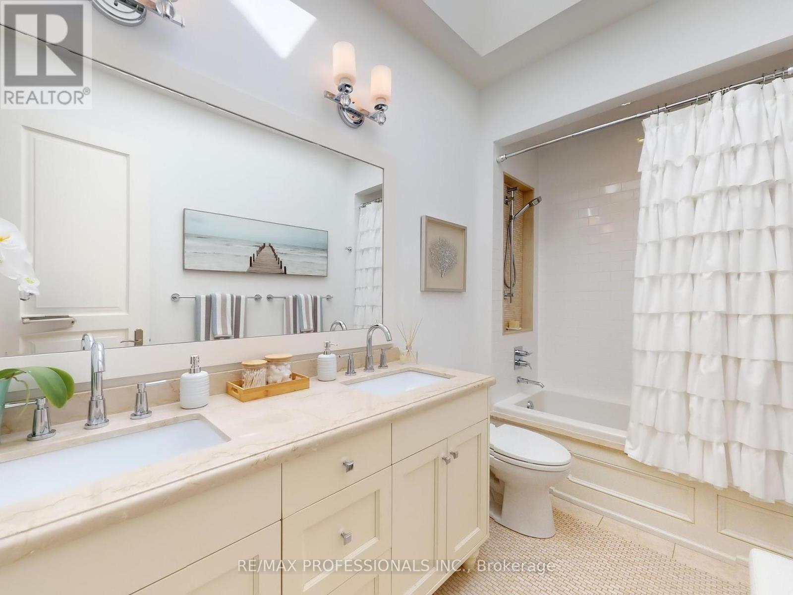 25 Humbervale Boulevard, Toronto, Ontario  M8Y 3P3 - Photo 30 - W12397132