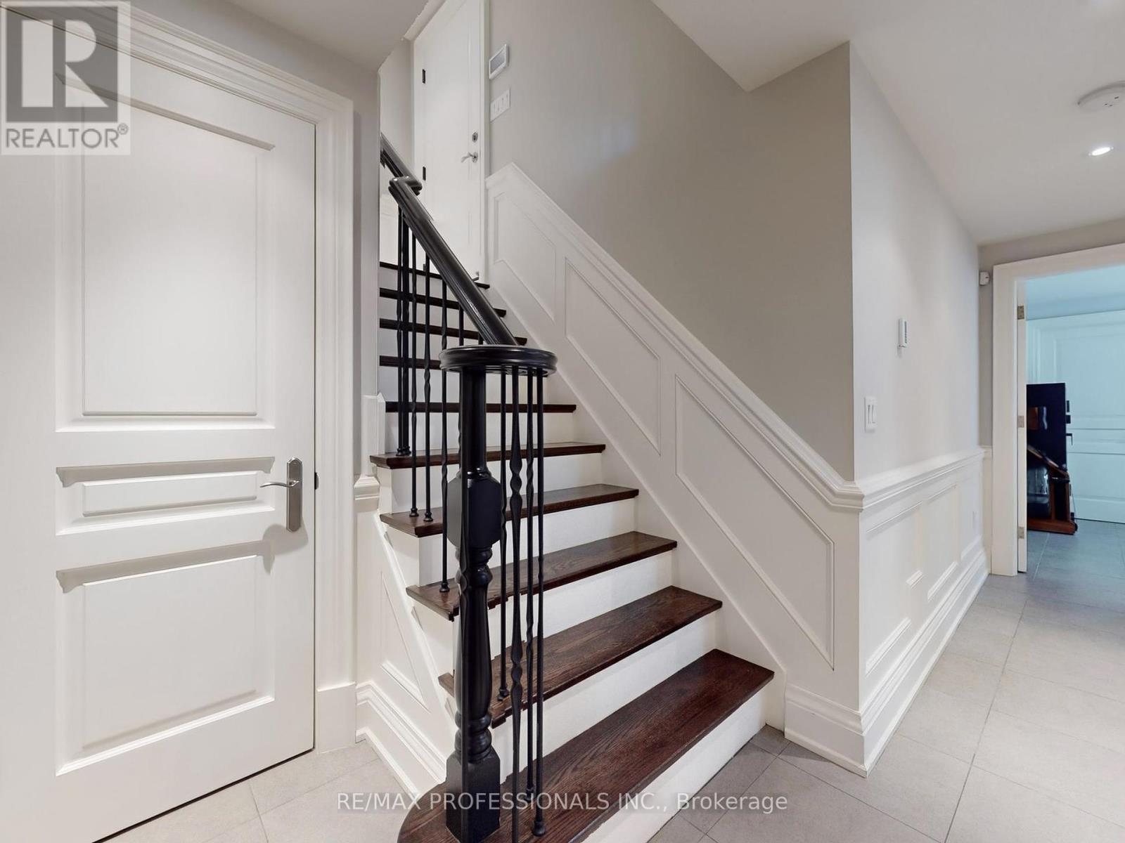 25 Humbervale Boulevard, Toronto, Ontario  M8Y 3P3 - Photo 32 - W12397132