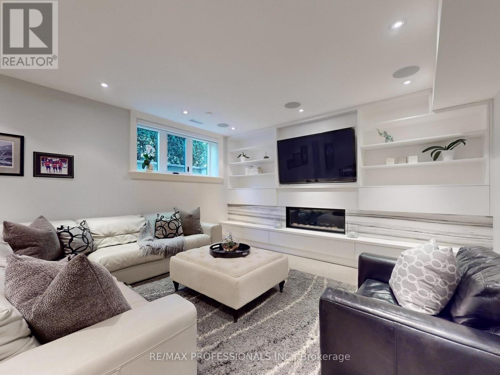 25 Humbervale Boulevard, Toronto, Ontario  M8Y 3P3 - Photo 33 - W12397132
