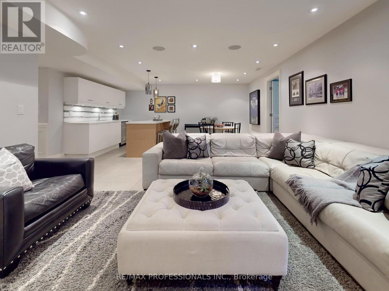 25 Humbervale Boulevard, Toronto, Ontario  M8Y 3P3 - Photo 34 - W12397132