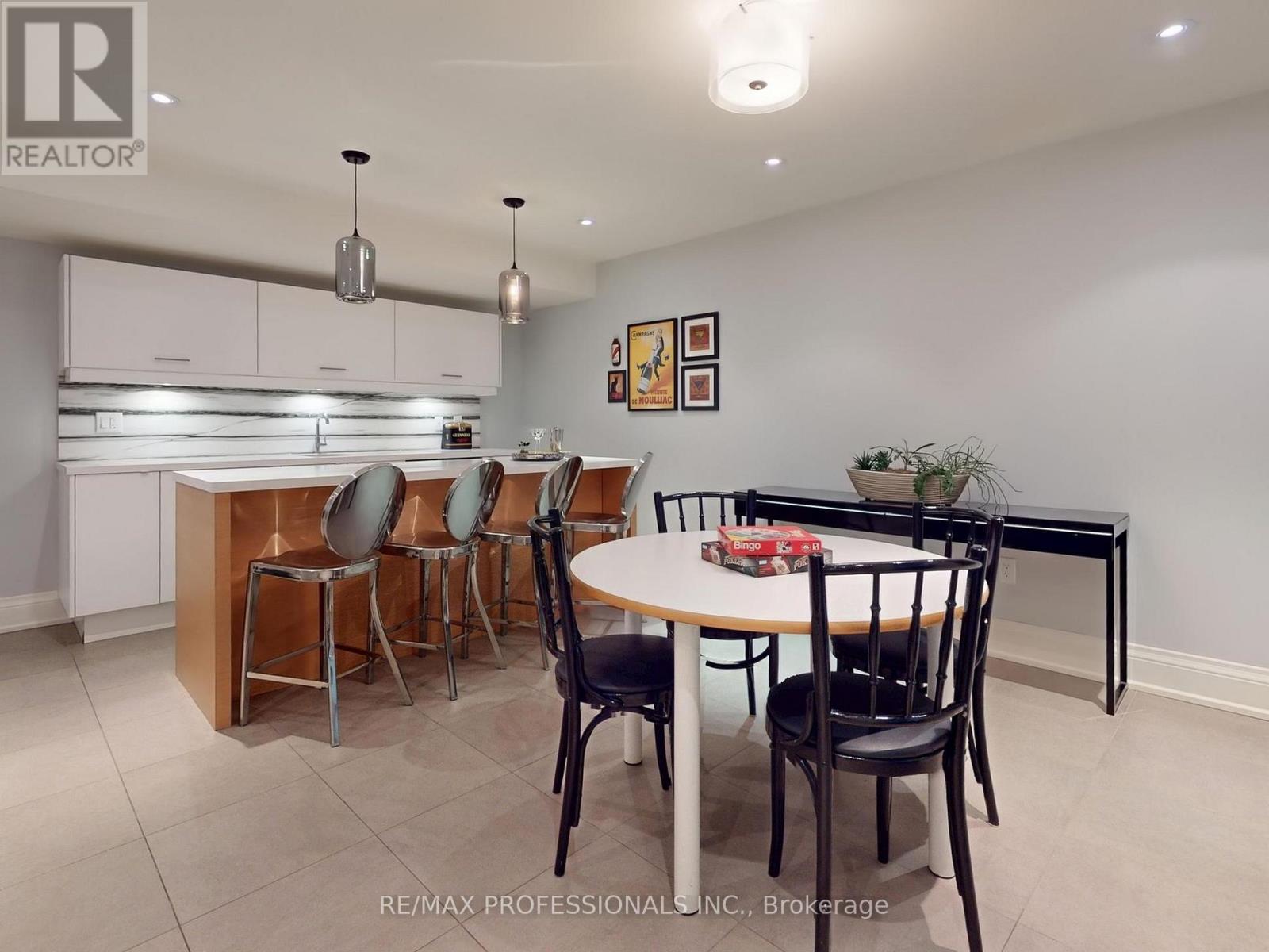25 Humbervale Boulevard, Toronto, Ontario  M8Y 3P3 - Photo 35 - W12397132