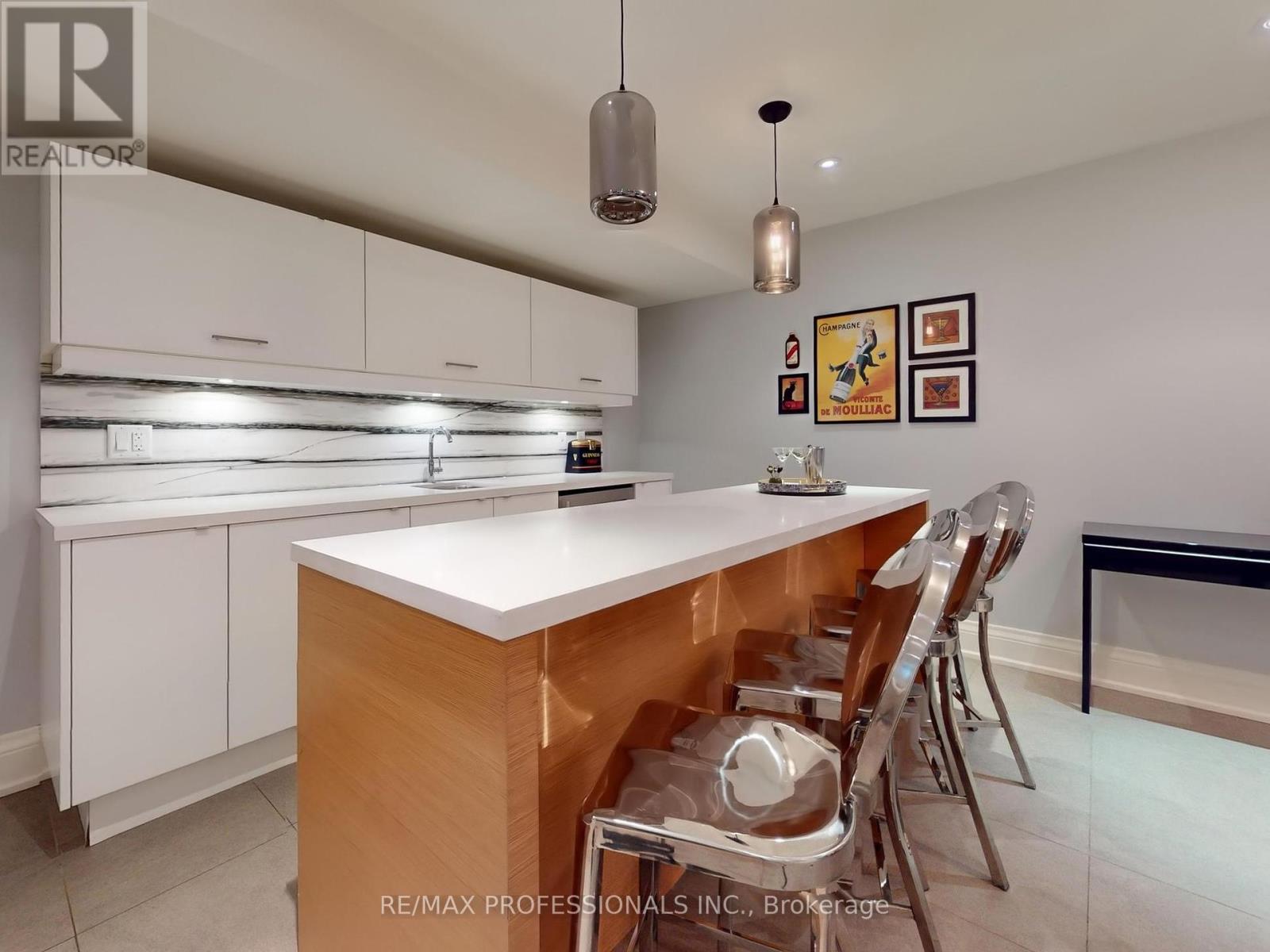 25 Humbervale Boulevard, Toronto, Ontario  M8Y 3P3 - Photo 37 - W12397132