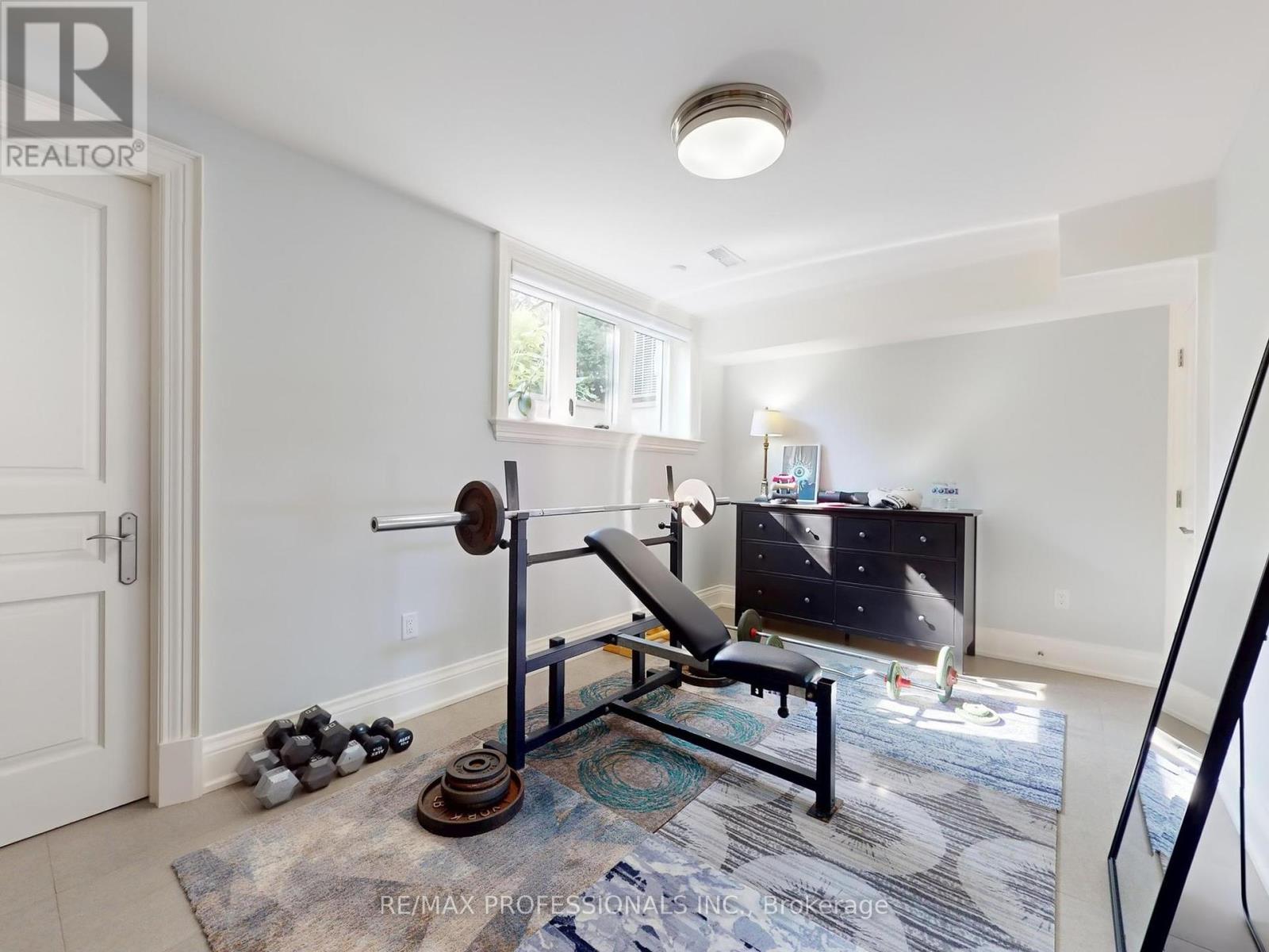 25 Humbervale Boulevard, Toronto, Ontario  M8Y 3P3 - Photo 38 - W12397132