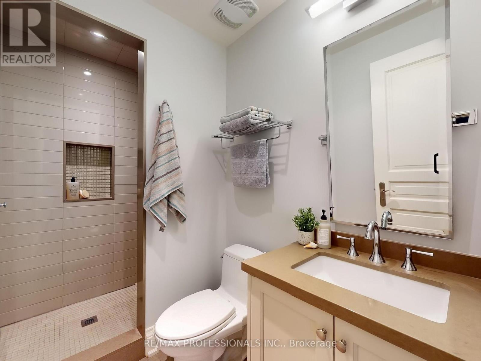 25 Humbervale Boulevard, Toronto, Ontario  M8Y 3P3 - Photo 39 - W12397132