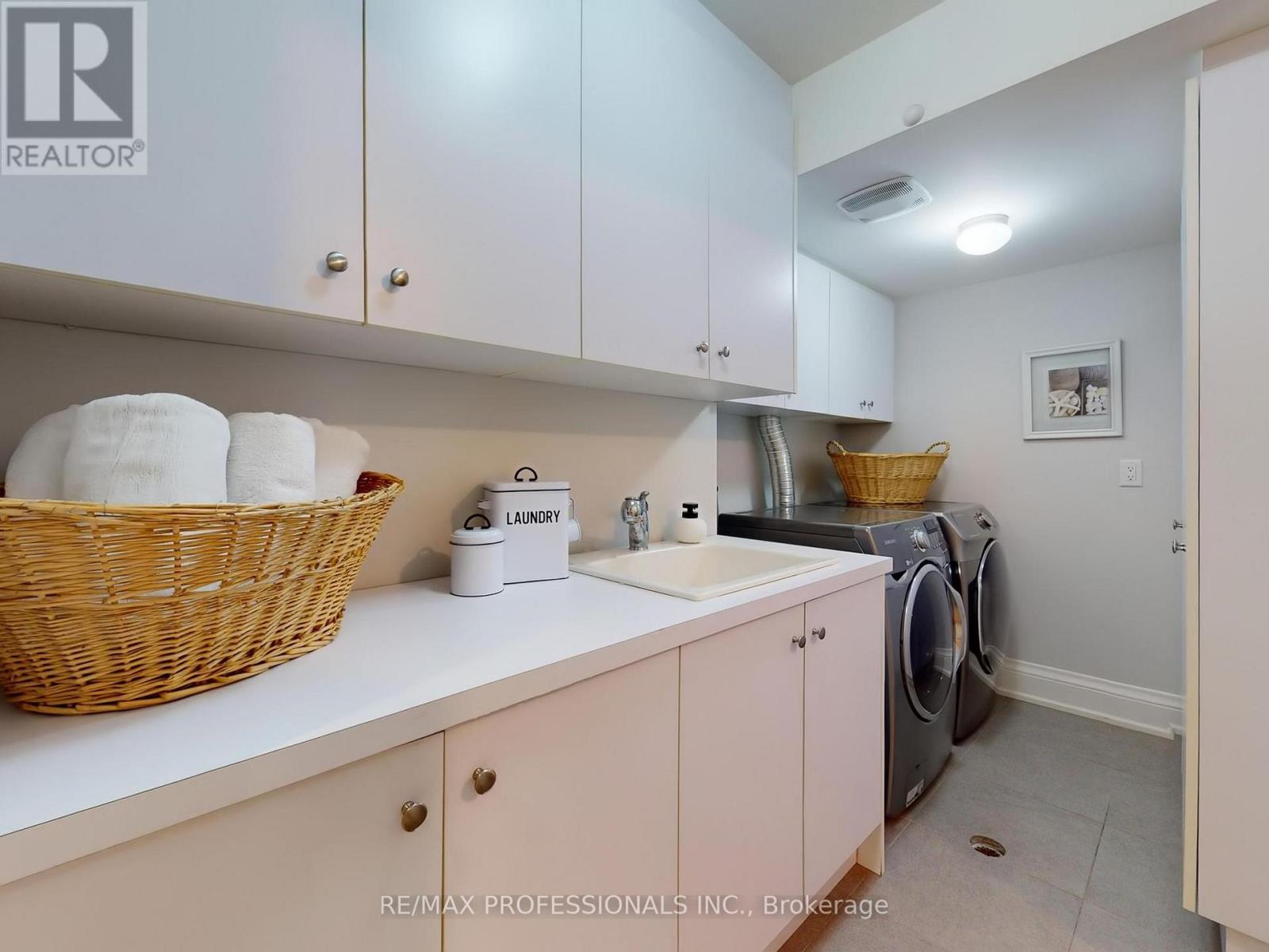 25 Humbervale Boulevard, Toronto, Ontario  M8Y 3P3 - Photo 40 - W12397132