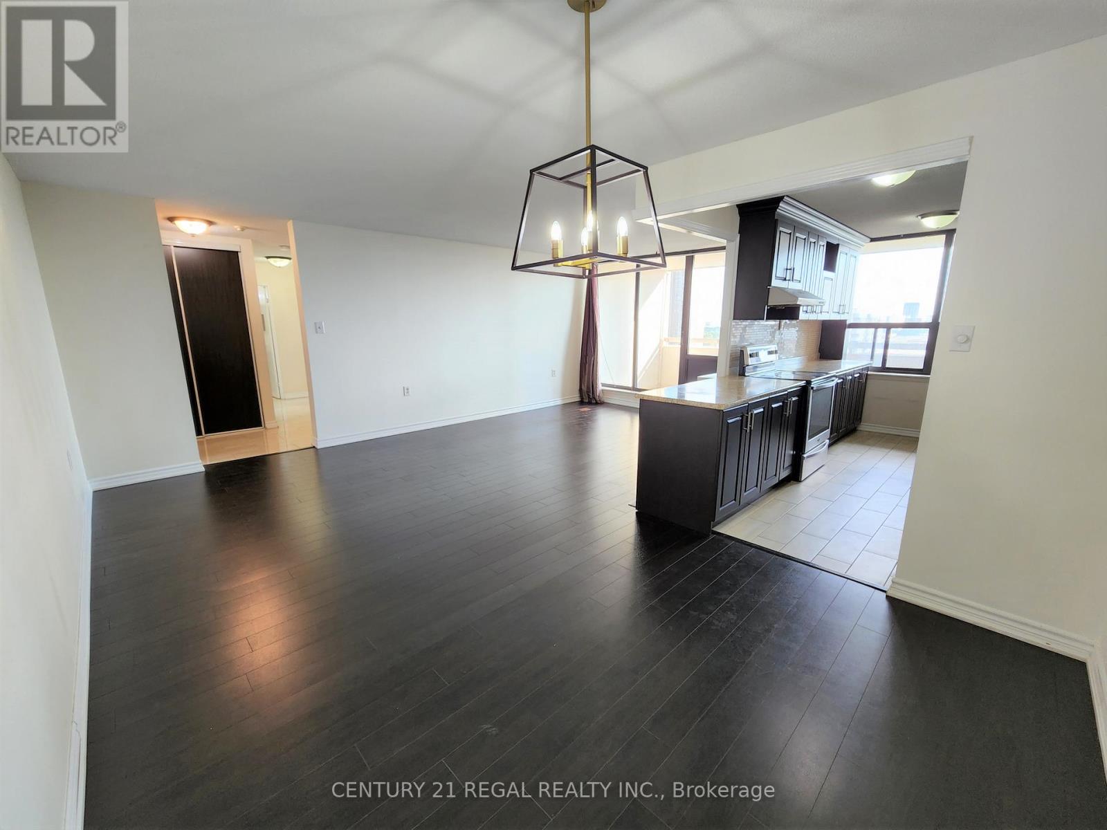 1510 - 18 Knightsbridge Road, Brampton, Ontario  L6T 3X5 - Photo 3 - W12397136