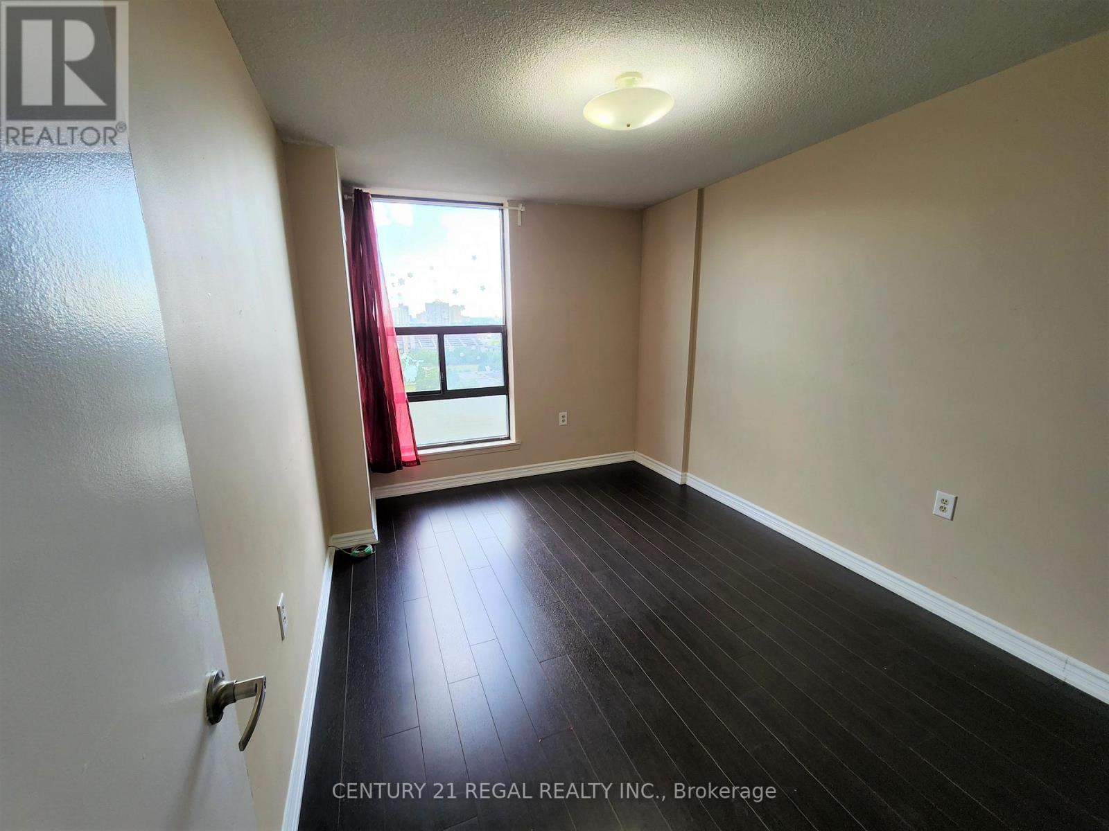 1510 - 18 Knightsbridge Road, Brampton, Ontario  L6T 3X5 - Photo 7 - W12397136