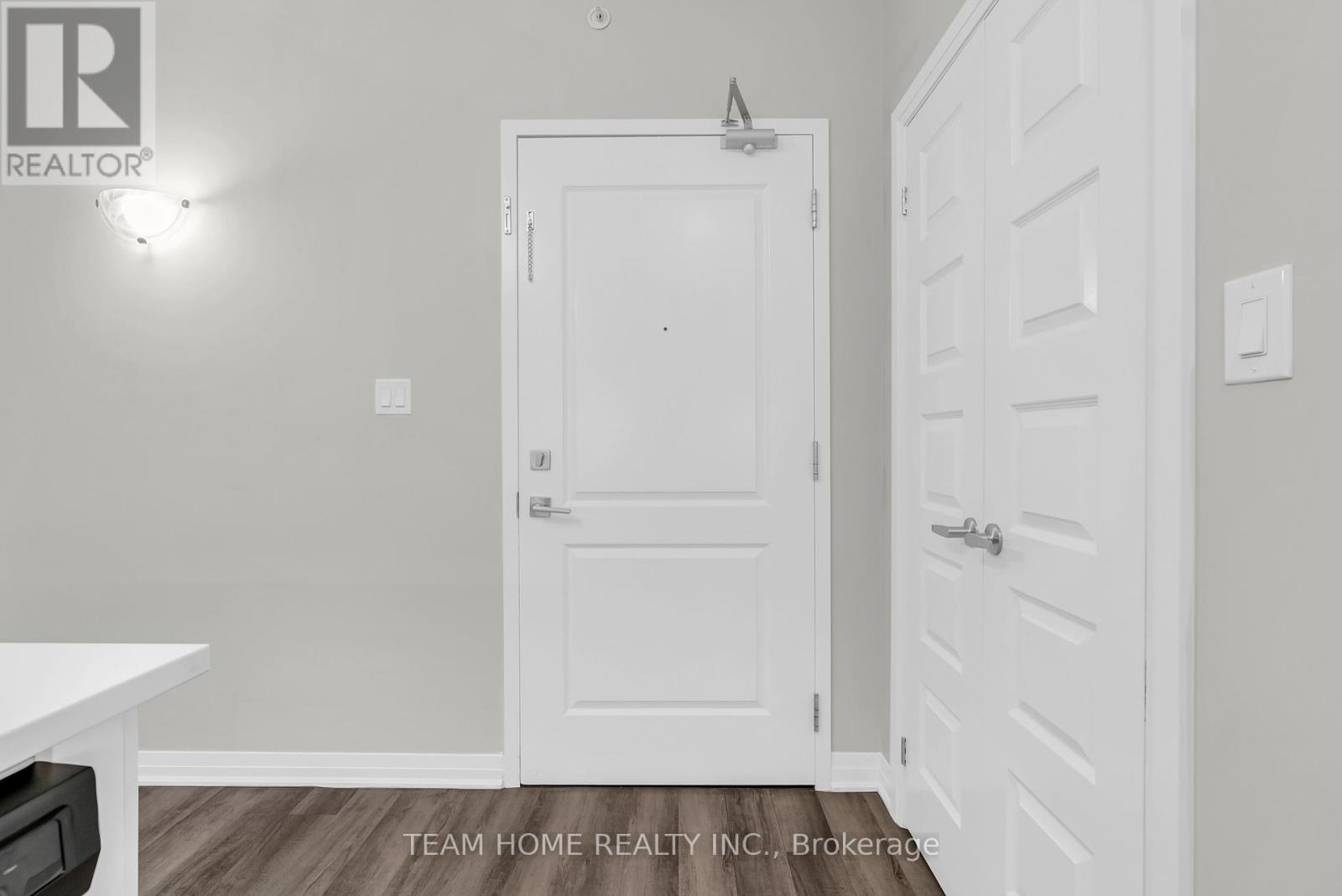 220 - 610 Farmstead Drive, Milton, Ontario  L9T 8X5 - Photo 4 - W12397215