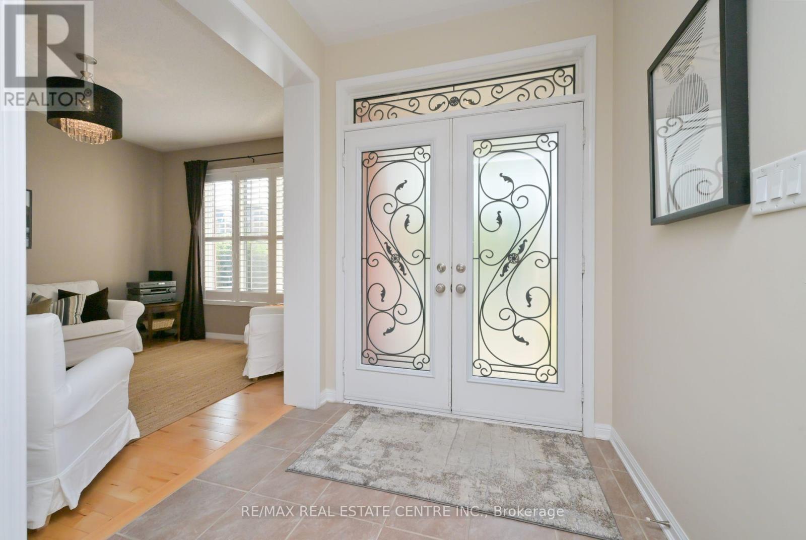 389 Potts Terrace, Milton, Ontario  L9T 0X5 - Photo 4 - W12397236