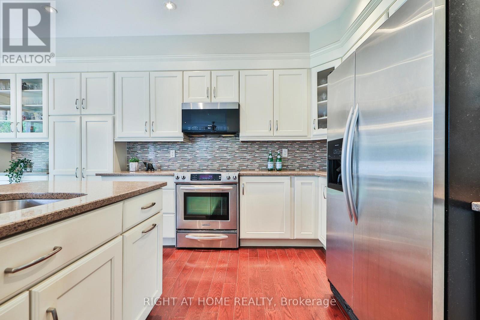 2435 Valley Forest Way, Oakville, Ontario  L6H 6W9 - Photo 13 - W12397259