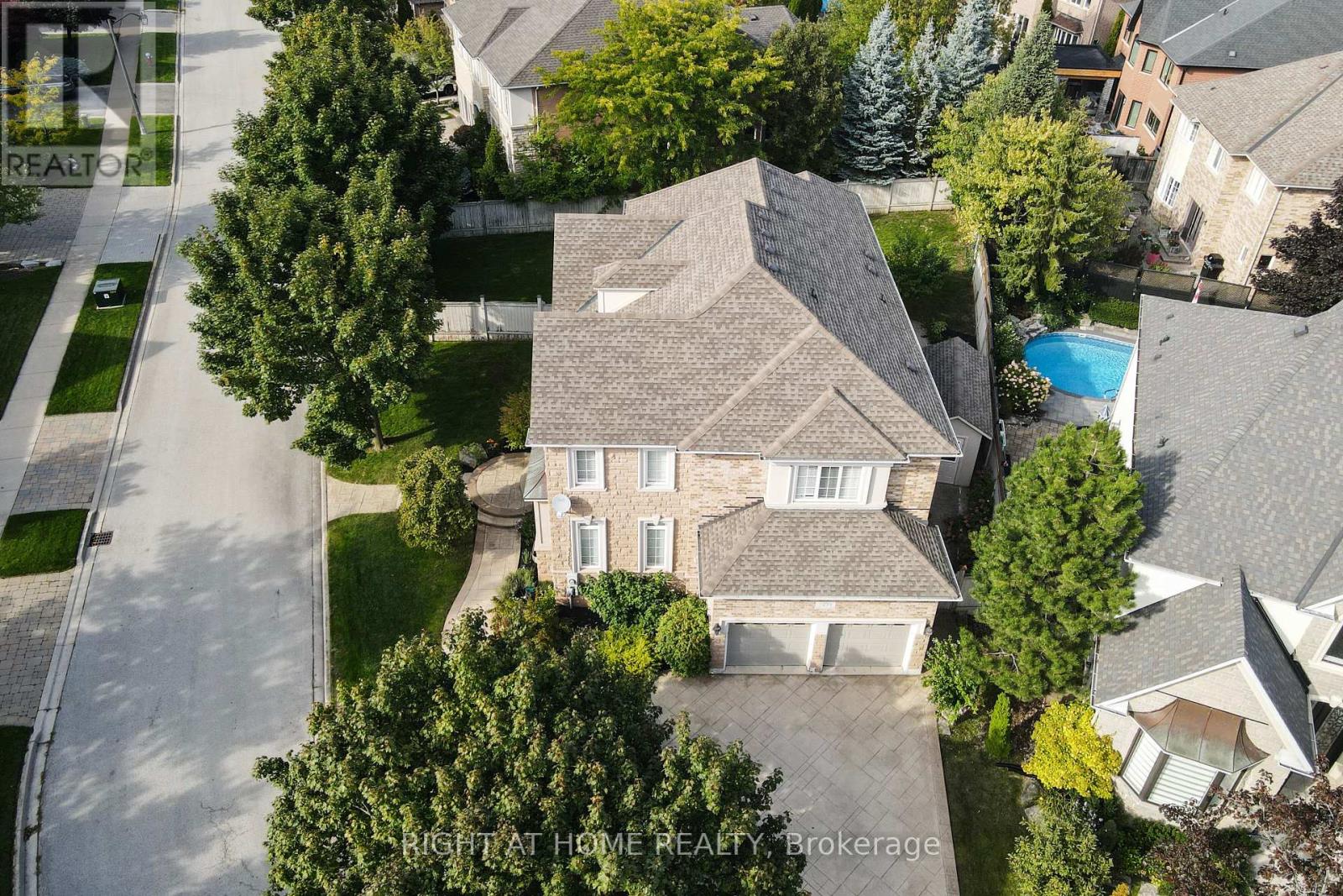2435 Valley Forest Way, Oakville, Ontario  L6H 6W9 - Photo 2 - W12397259
