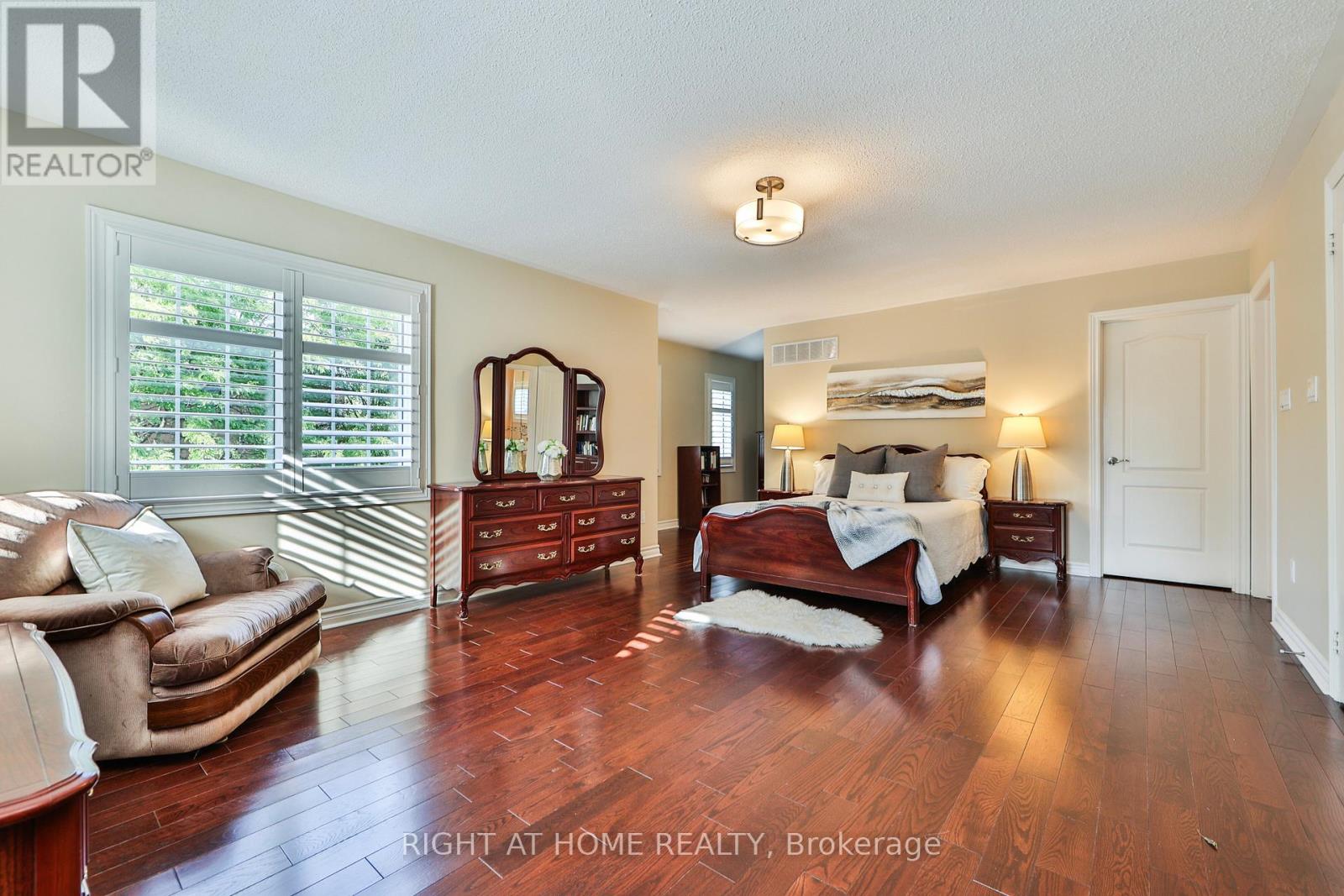 2435 Valley Forest Way, Oakville, Ontario  L6H 6W9 - Photo 20 - W12397259