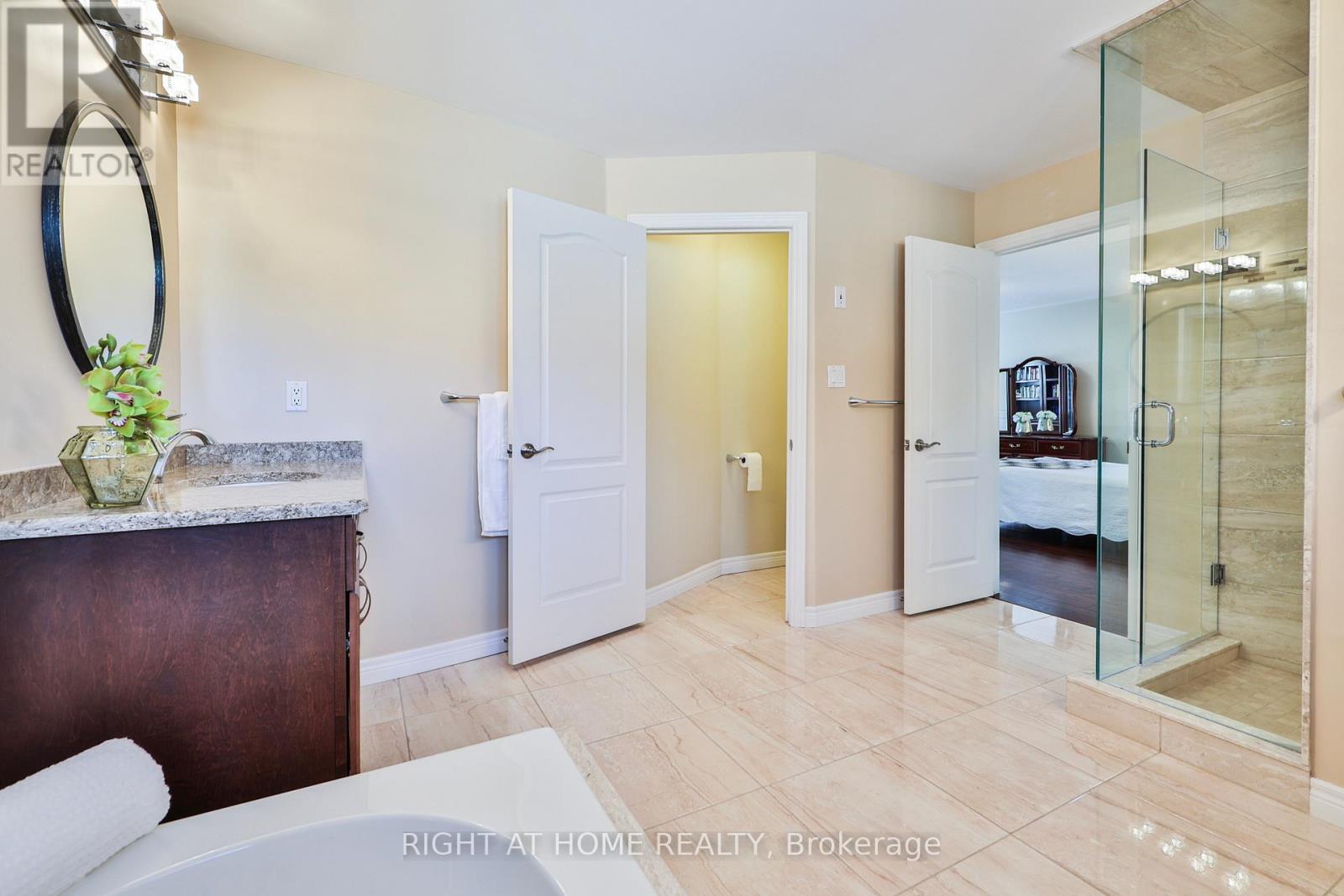 2435 Valley Forest Way, Oakville, Ontario  L6H 6W9 - Photo 23 - W12397259