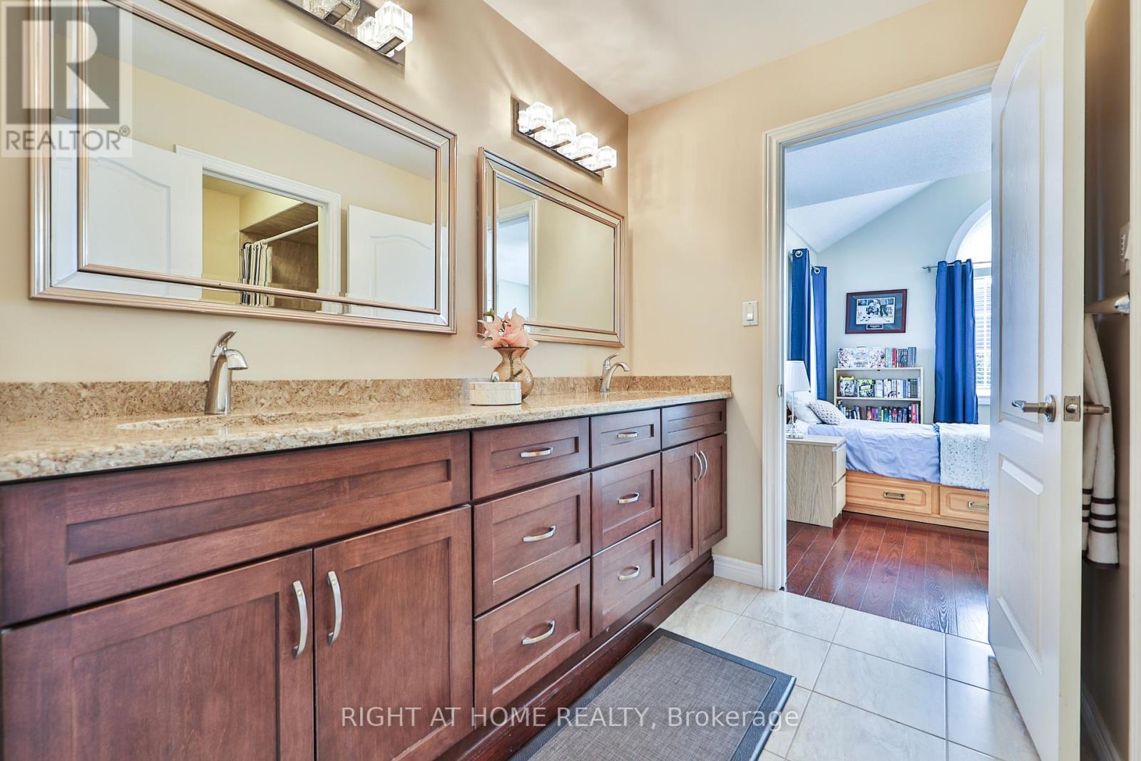 2435 Valley Forest Way, Oakville, Ontario  L6H 6W9 - Photo 32 - W12397259