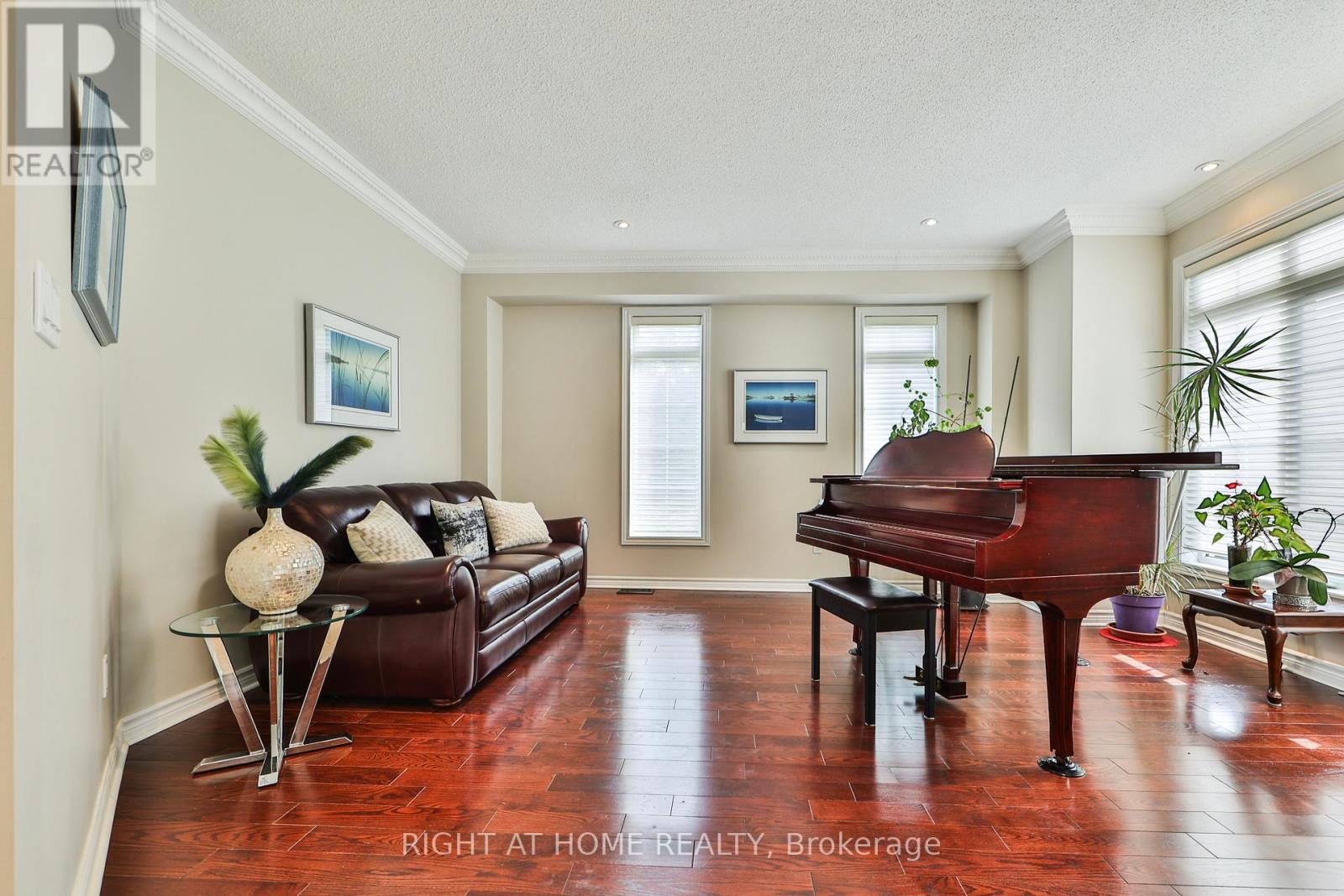 2435 Valley Forest Way, Oakville, Ontario  L6H 6W9 - Photo 7 - W12397259