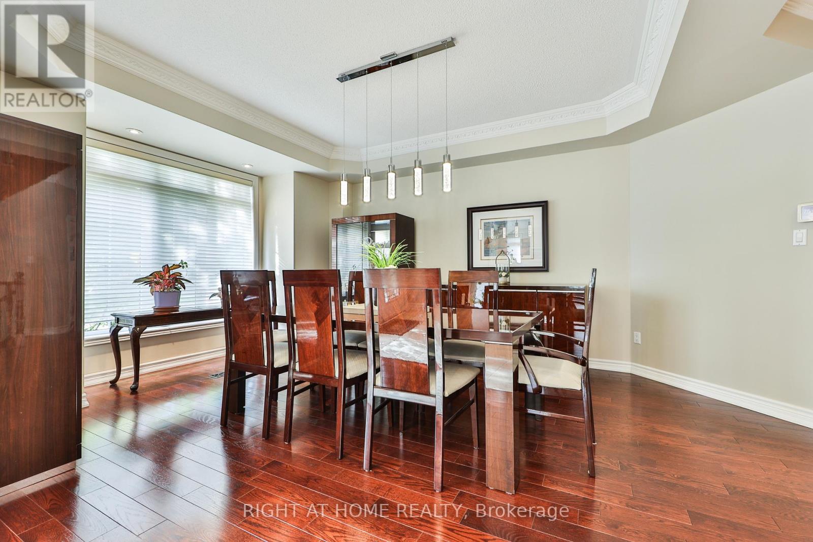 2435 Valley Forest Way, Oakville, Ontario  L6H 6W9 - Photo 9 - W12397259