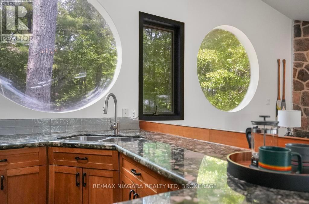 1009 Mercedes Drive N, Minden Hills, Ontario  K0M 2K0 - Photo 21 - X12333110