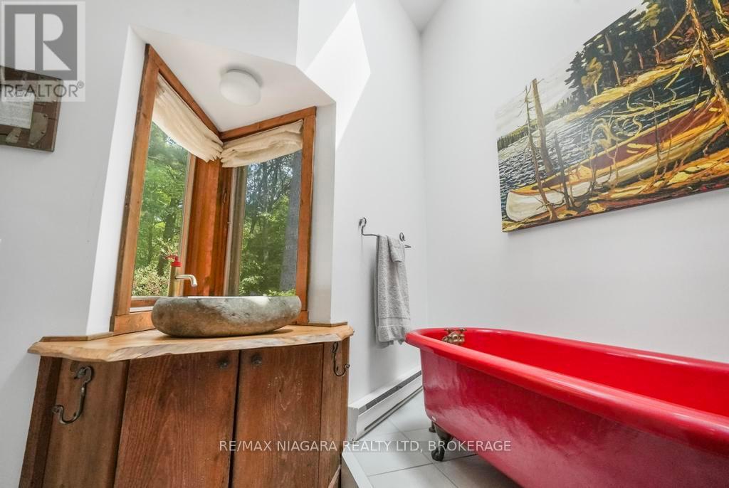 1009 Mercedes Drive N, Minden Hills, Ontario  K0M 2K0 - Photo 9 - X12333110