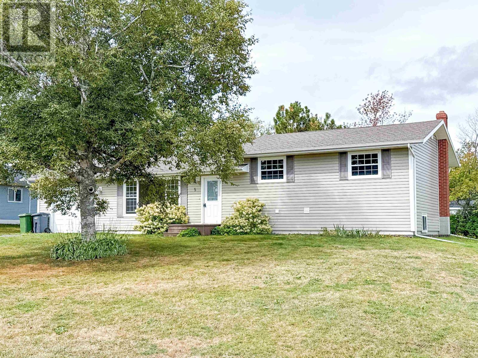 5 Robert Avenue, West Royalty, Prince Edward Island  C1E 1V1 - Photo 2 - 202523074
