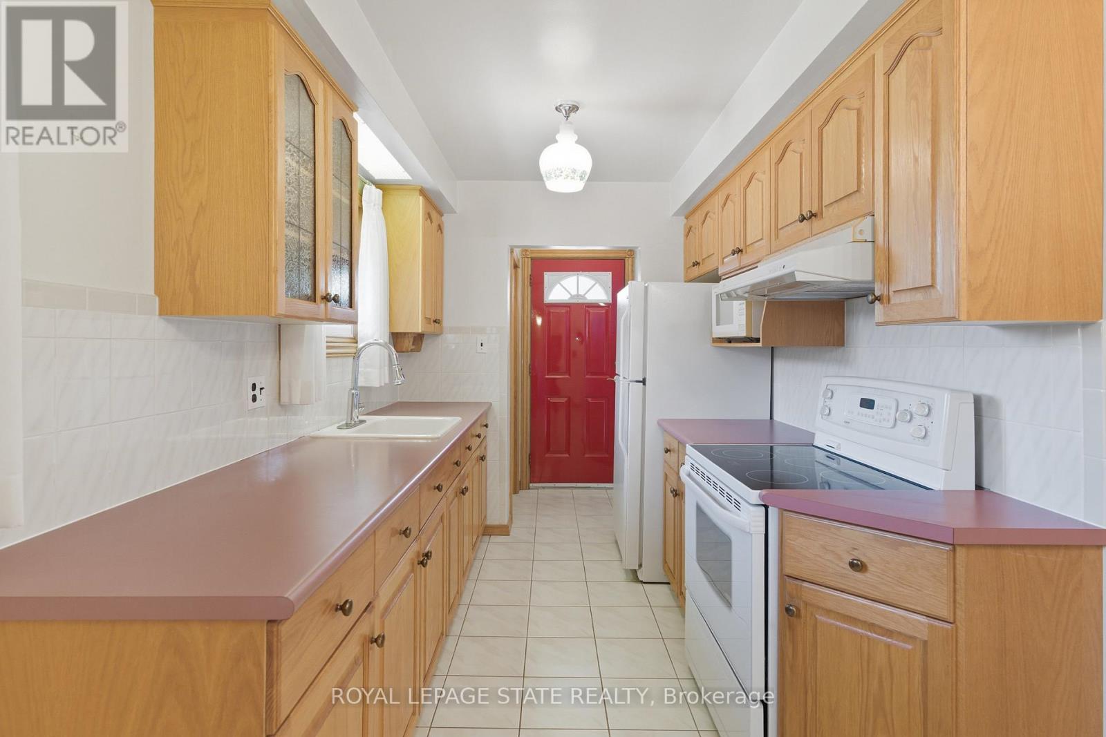 98 East 16th Street, Hamilton, Ontario  L9A 4J3 - Photo 12 - X12397211