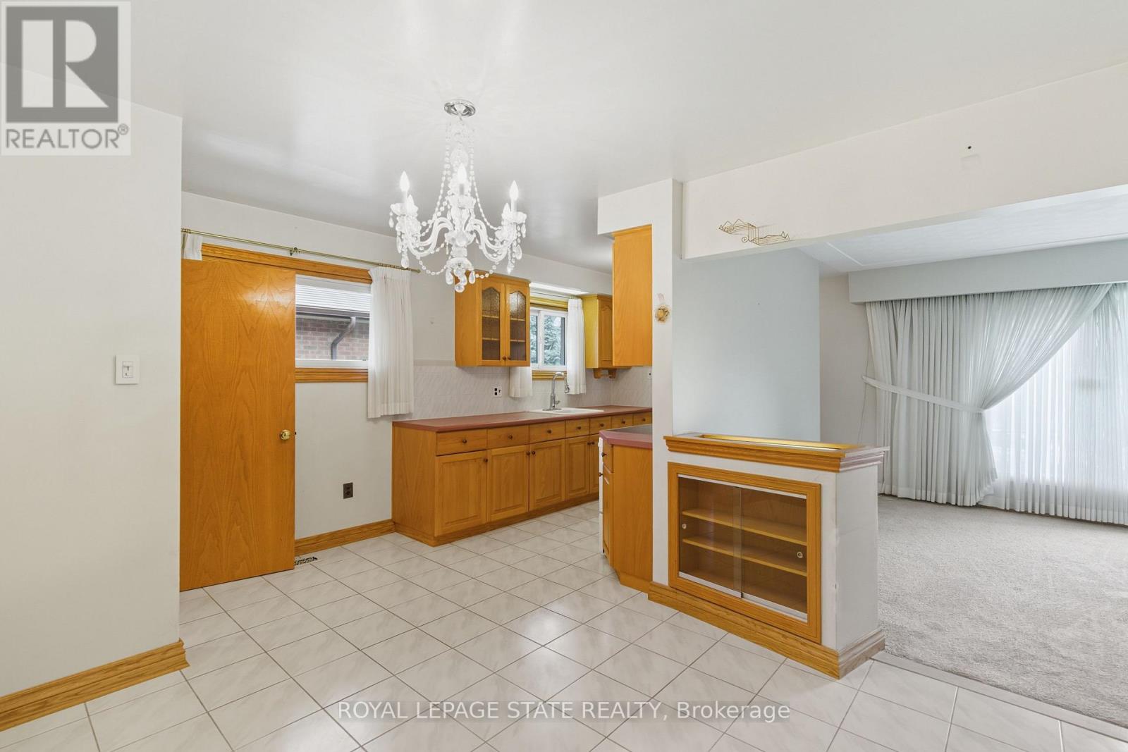 98 East 16th Street, Hamilton, Ontario  L9A 4J3 - Photo 14 - X12397211