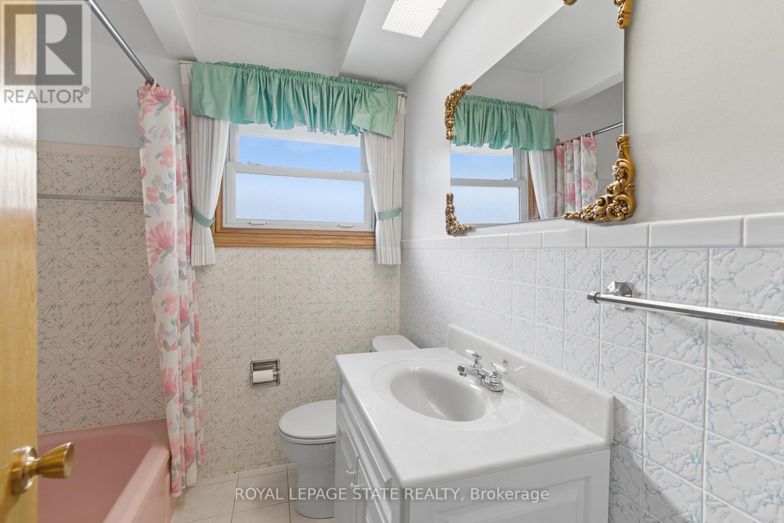98 East 16th Street, Hamilton, Ontario  L9A 4J3 - Photo 24 - X12397211