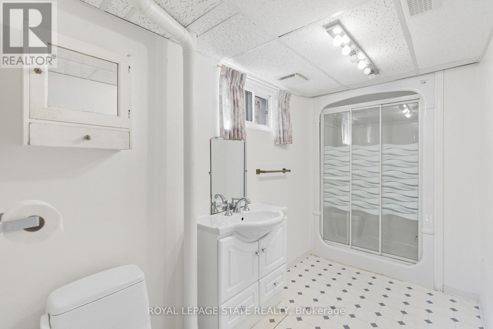 98 East 16th Street, Hamilton, Ontario  L9A 4J3 - Photo 30 - X12397211