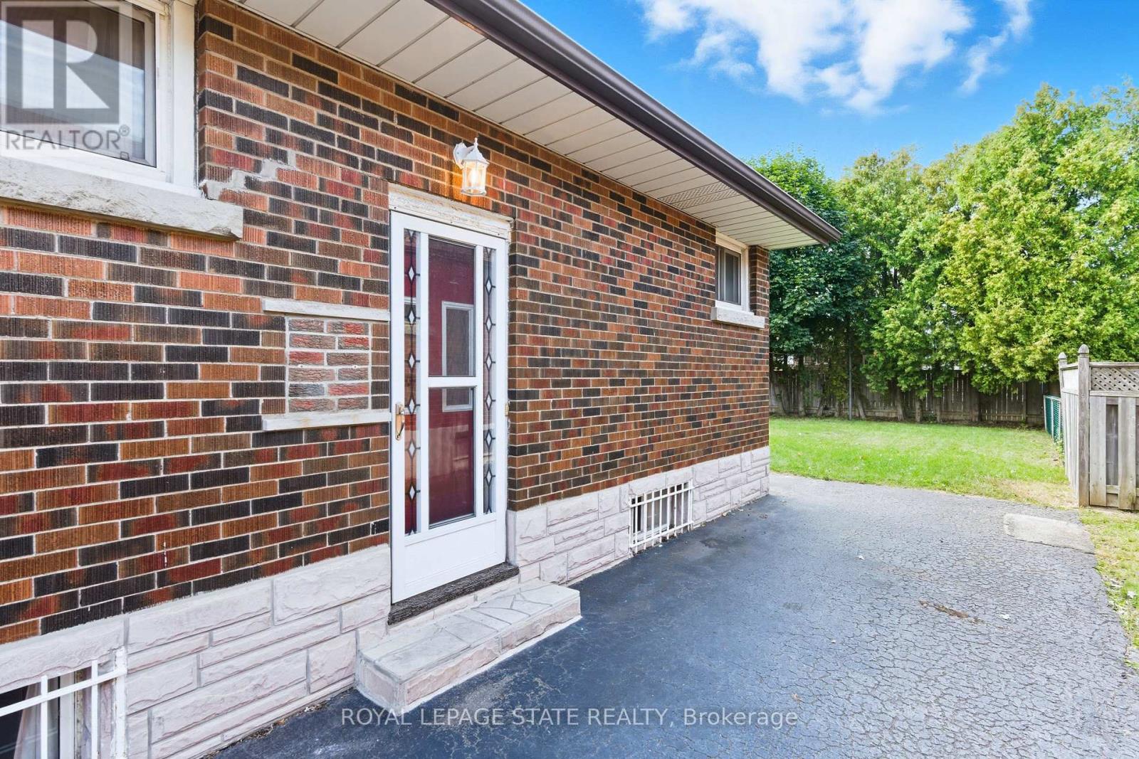 98 East 16th Street, Hamilton, Ontario  L9A 4J3 - Photo 33 - X12397211