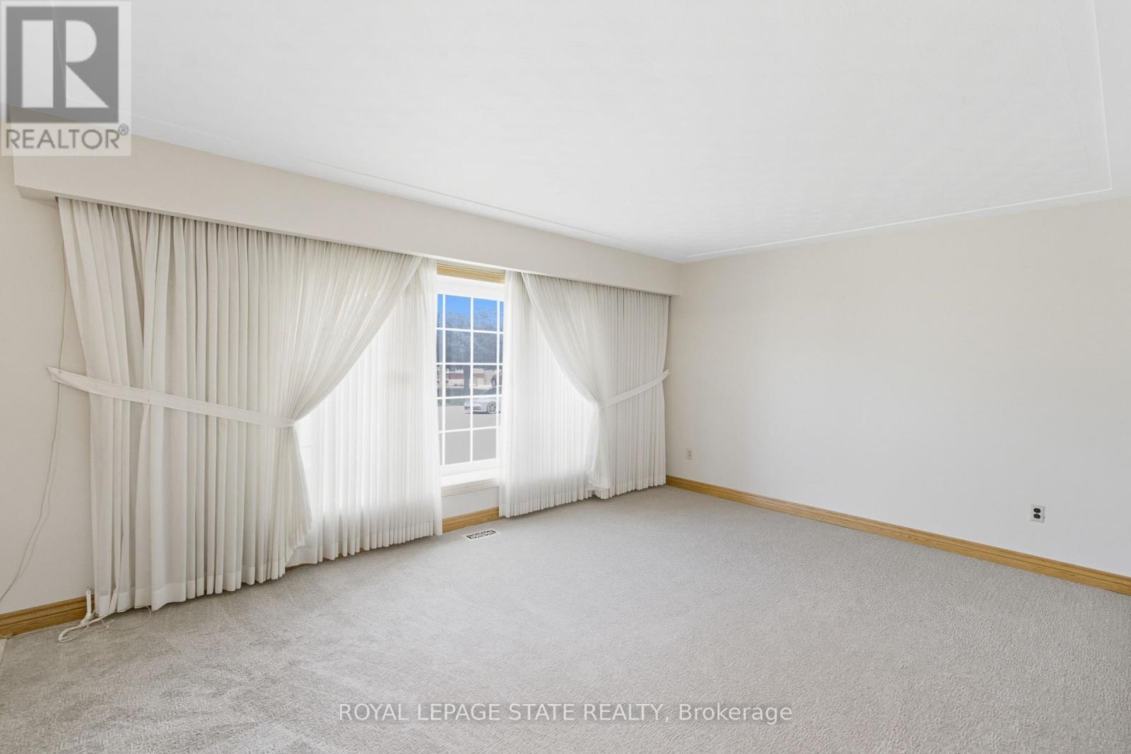 98 East 16th Street, Hamilton, Ontario  L9A 4J3 - Photo 7 - X12397211