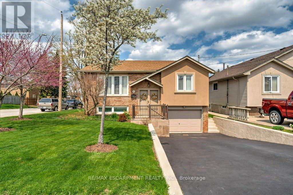 302 HIGHRIDGE AVENUE, Hamilton, Ontario