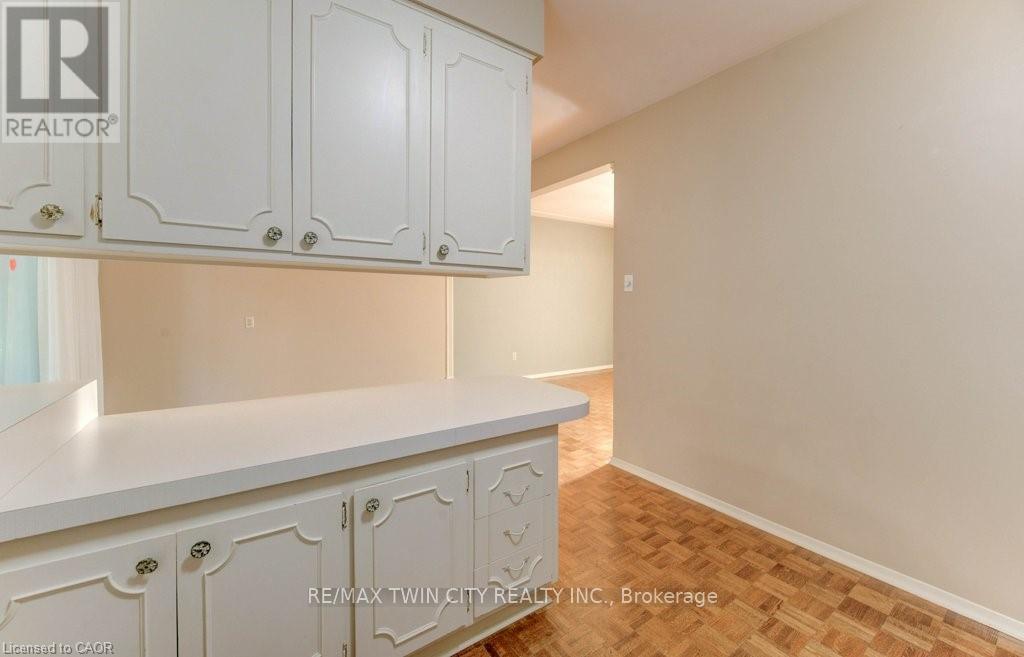 12 Old York Crescent, Kitchener, Ontario  N2B 3G3 - Photo 27 - X12397310