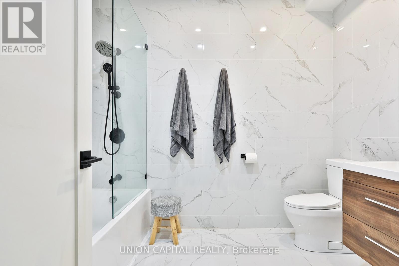 21 Alma Avenue, Toronto, Ontario  M6J 1N2 - Photo 16 - C12393096