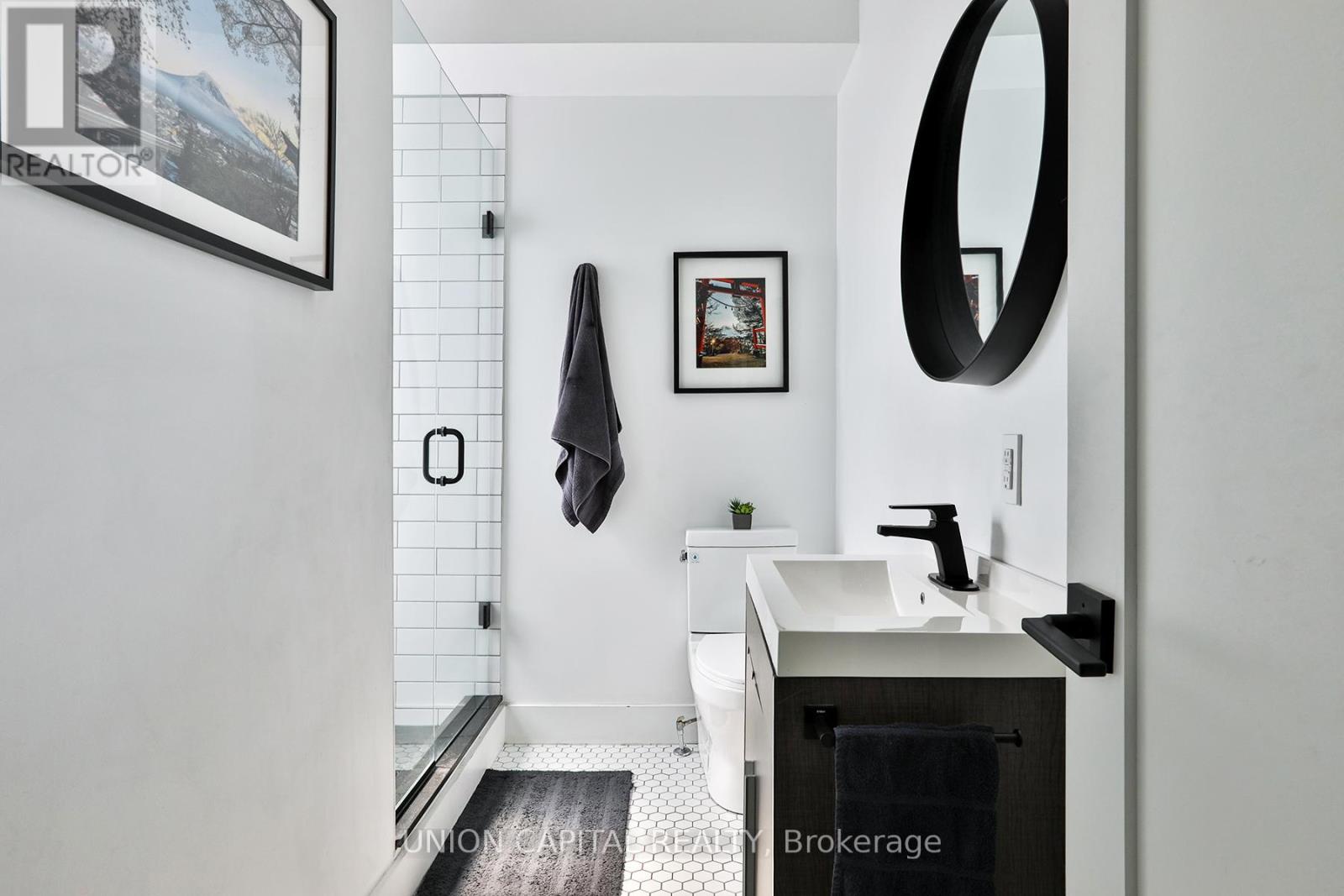 21 Alma Avenue, Toronto, Ontario  M6J 1N2 - Photo 20 - C12393096