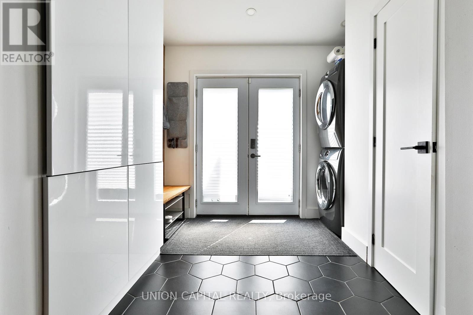 21 Alma Avenue, Toronto, Ontario  M6J 1N2 - Photo 13 - C12393096