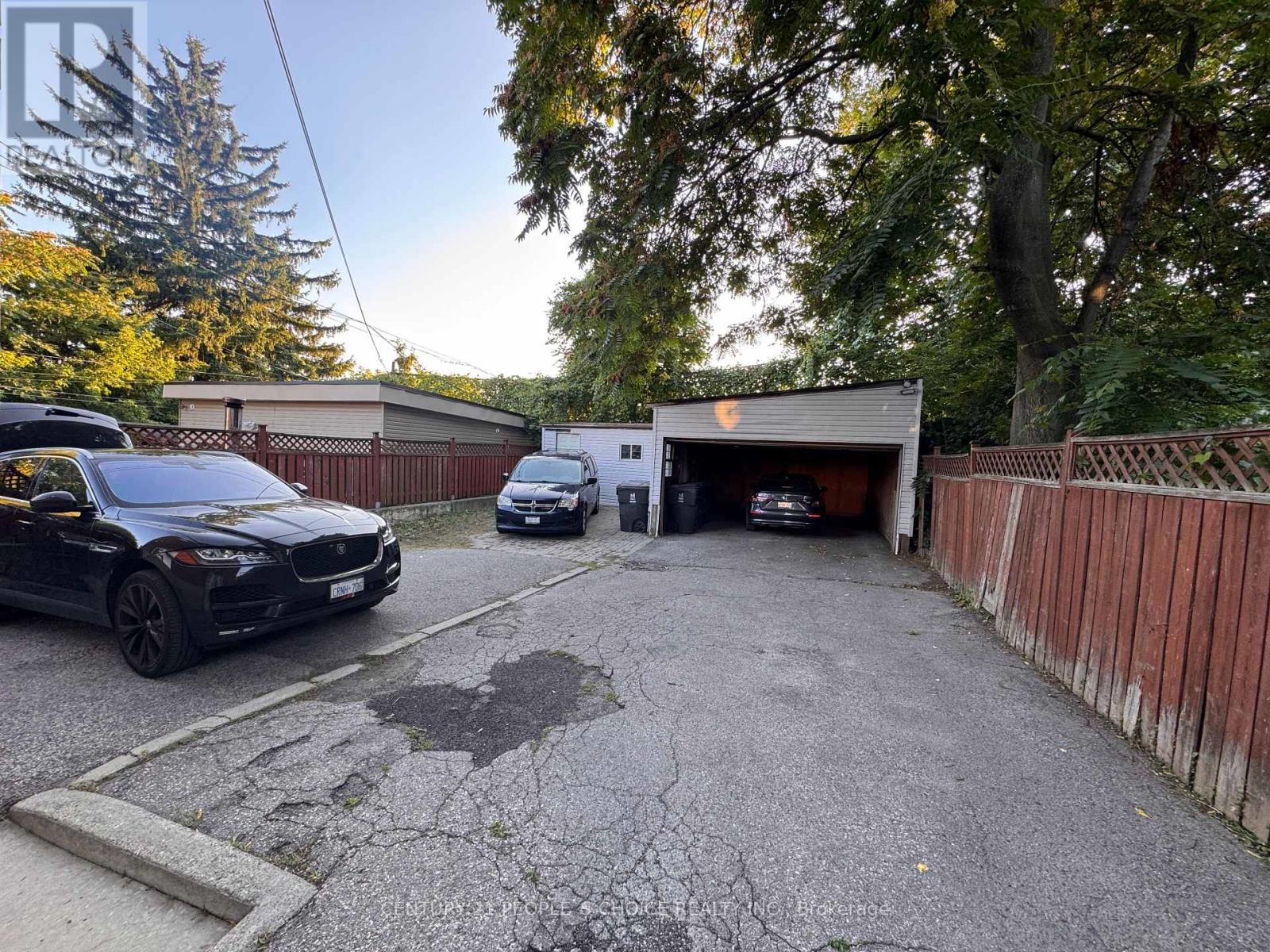 538 Caledonia Road, Toronto, Ontario  M6E 4V4 - Photo 9 - W12394806