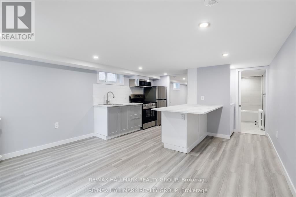 B - 15 Marier Avenue, Ottawa, Ontario  K1L 5S6 - Photo 4 - X12397442