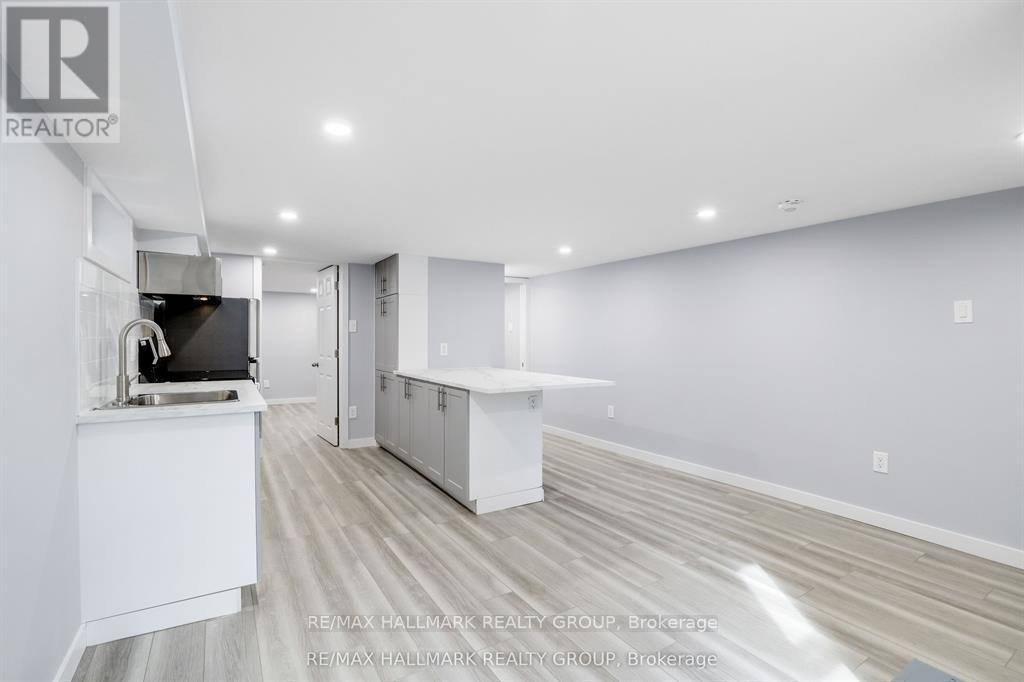 B - 15 Marier Avenue, Ottawa, Ontario  K1L 5S6 - Photo 5 - X12397442