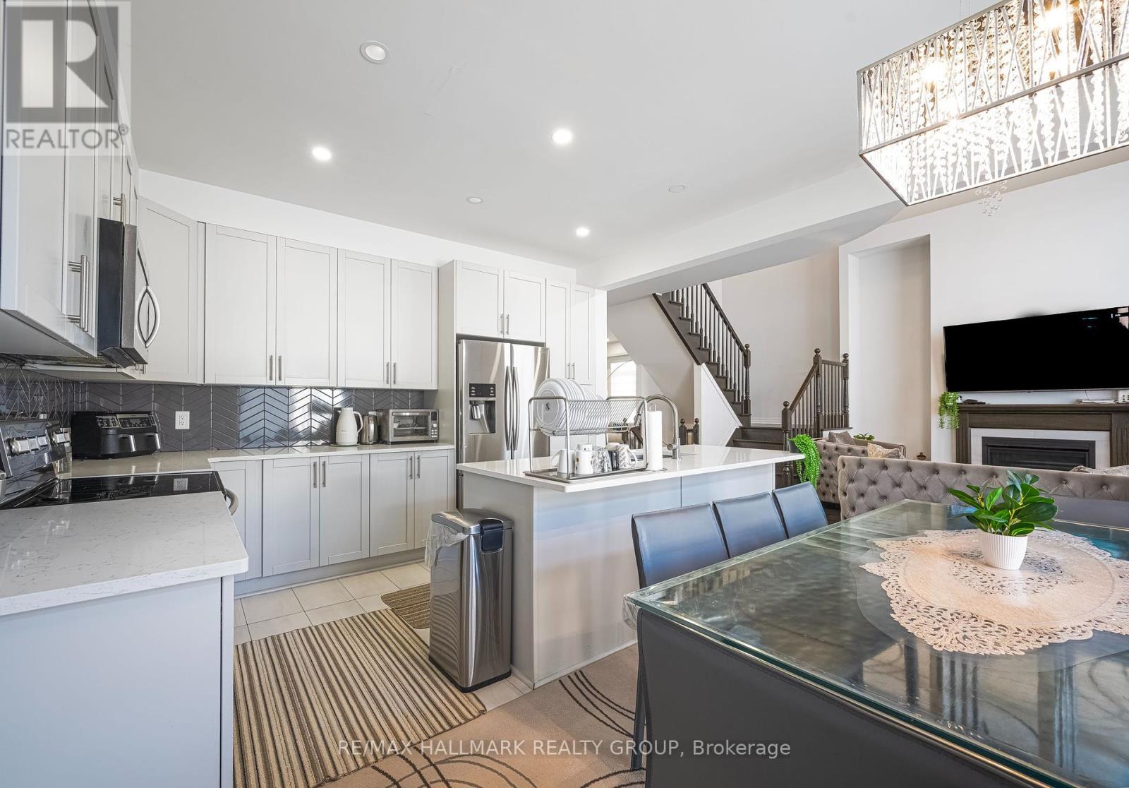 740 Fiddlehead Street, Ottawa, Ontario  K1T 3W7 - Photo 21 - X12397511