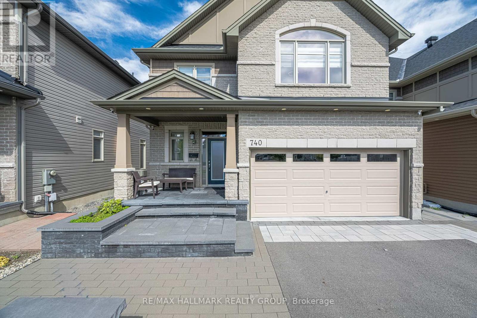 740 Fiddlehead Street, Ottawa, Ontario  K1T 3W7 - Photo 3 - X12397511