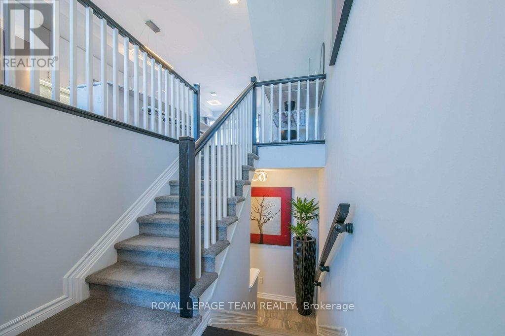 1448 Hemlock Road, Ottawa, Ontario  K1K 4Z8 - Photo 3 - X12397530