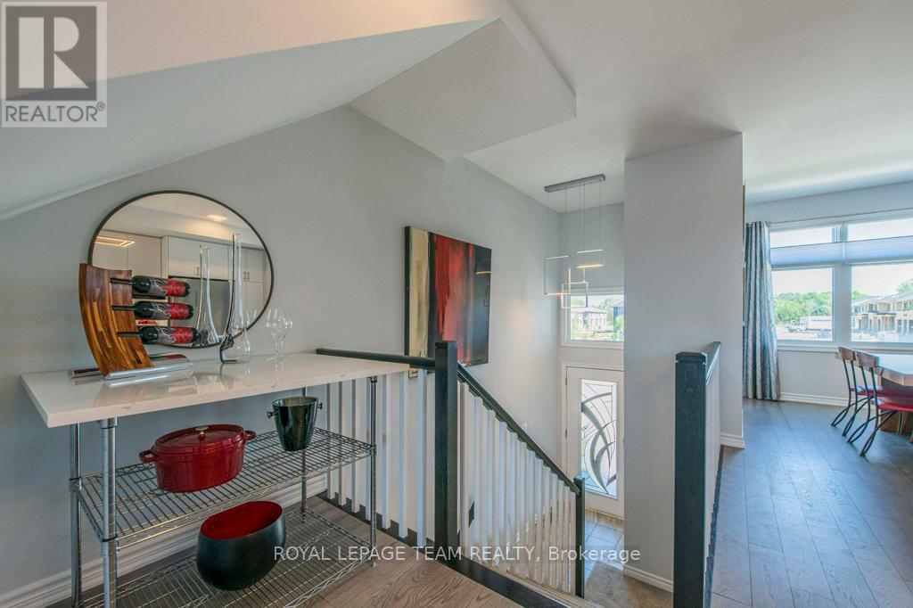 1448 Hemlock Road, Ottawa, Ontario  K1K 4Z8 - Photo 4 - X12397530