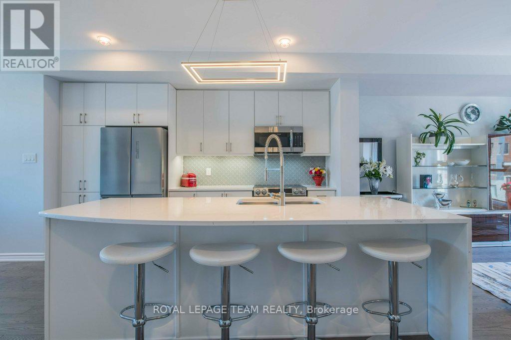 1448 Hemlock Road, Ottawa, Ontario  K1K 4Z8 - Photo 6 - X12397530