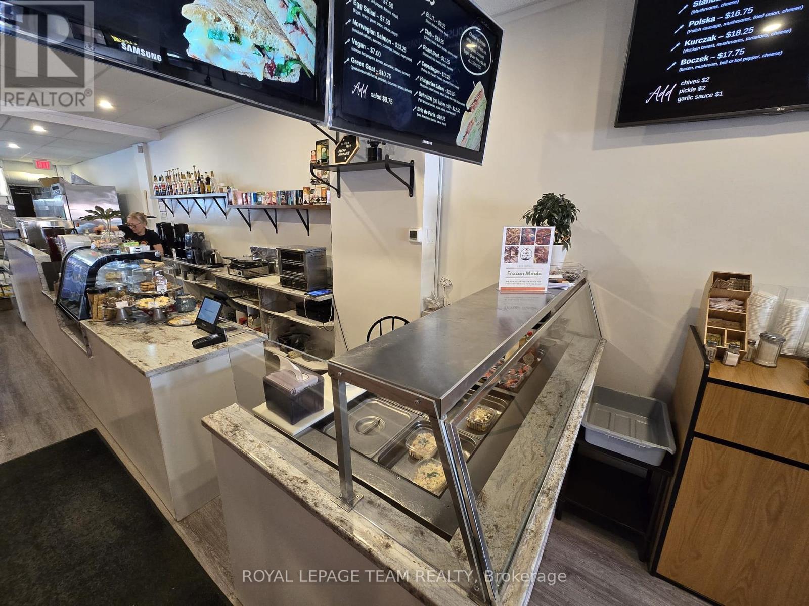 274 Elgin Street, Ottawa, Ontario  K2P 0J4 - Photo 4 - X12397591
