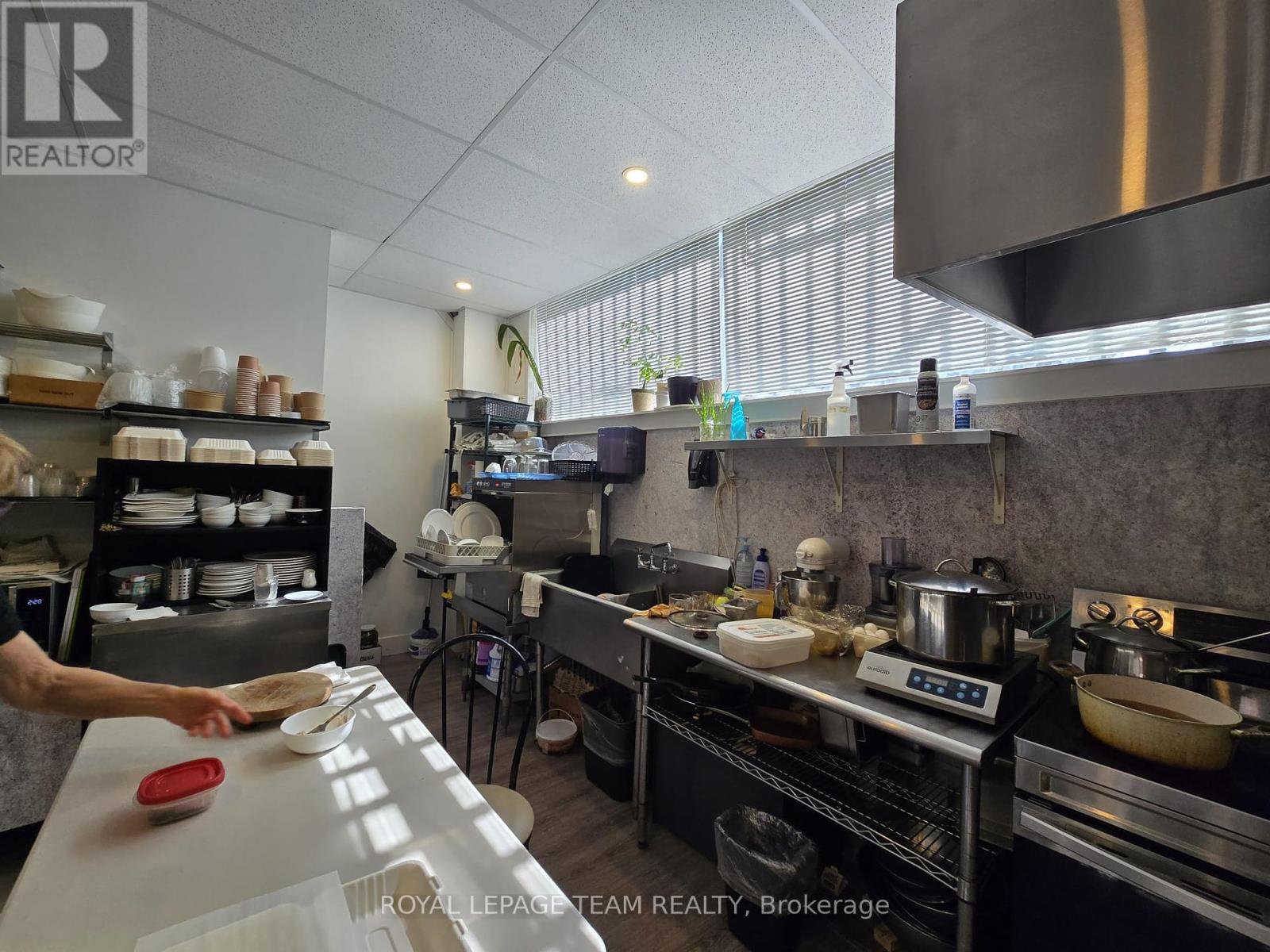 274 Elgin Street, Ottawa, Ontario  K2P 0J4 - Photo 8 - X12397591