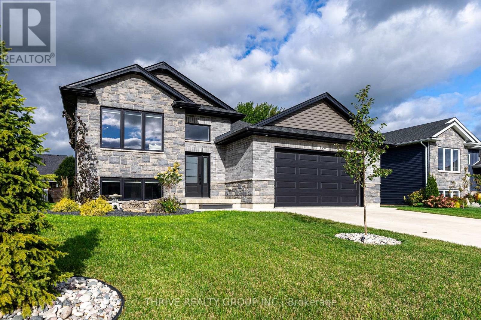 102 Phibbs Street, Lambton Shores, Ontario  N0N 1J0 - Photo 1 - X12397472