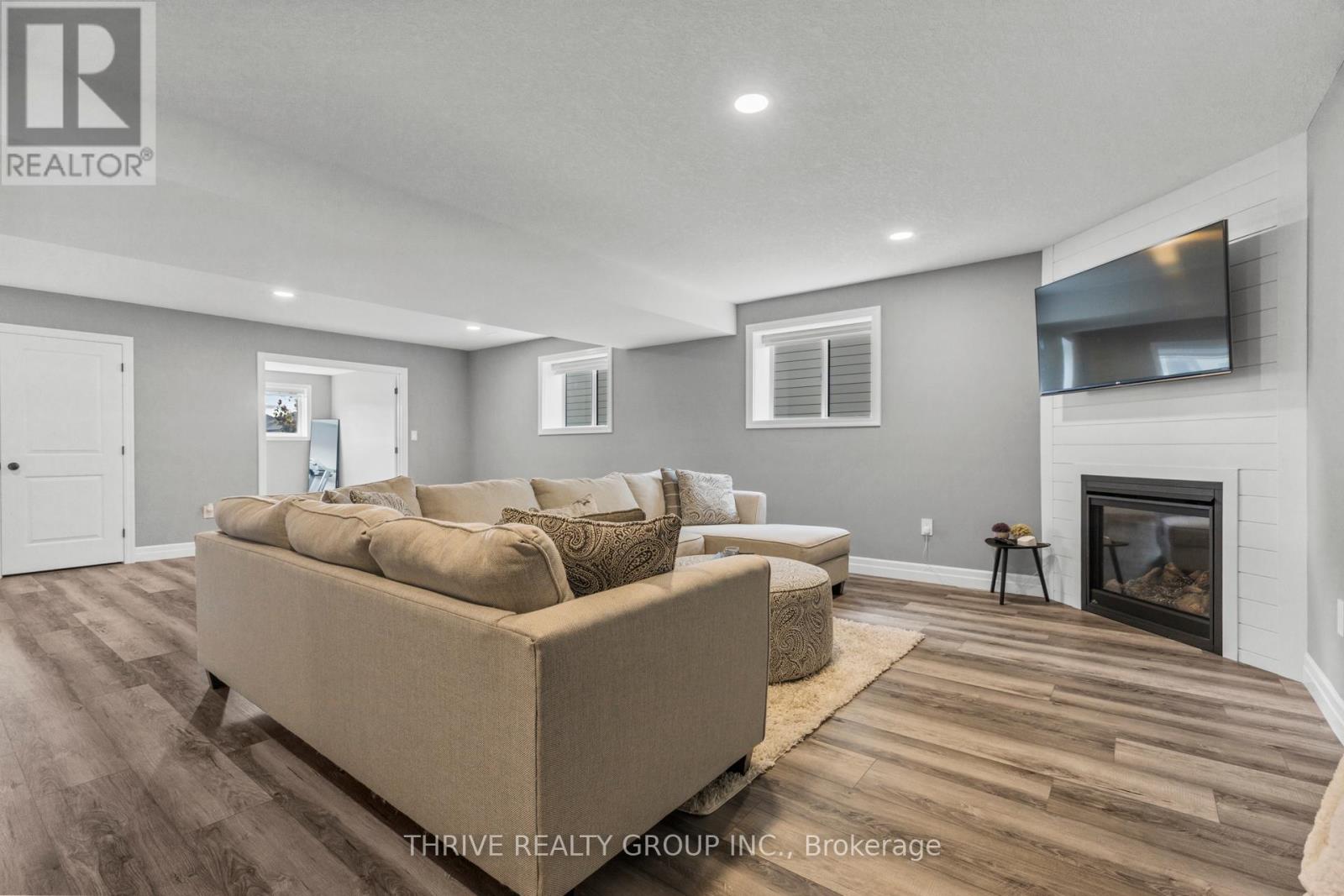 102 Phibbs Street, Lambton Shores, Ontario  N0N 1J0 - Photo 21 - X12397472
