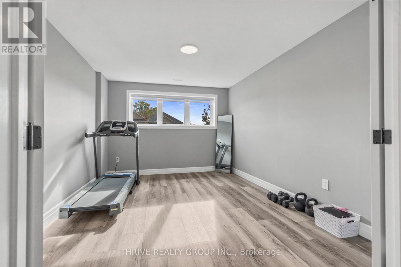 102 Phibbs Street, Lambton Shores, Ontario  N0N 1J0 - Photo 22 - X12397472